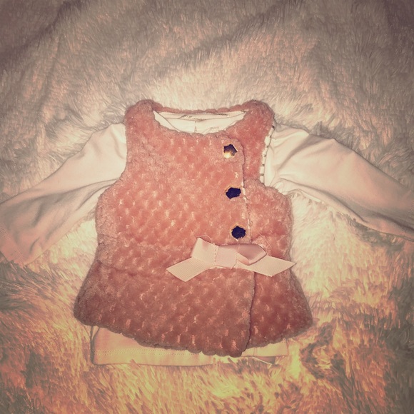 Tahari Other - TAHARIBaby vest/shirt